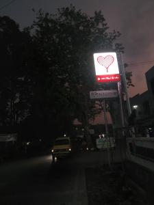 pole sign cafe