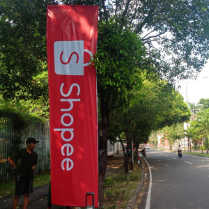 Pemasangan T banner Shopee